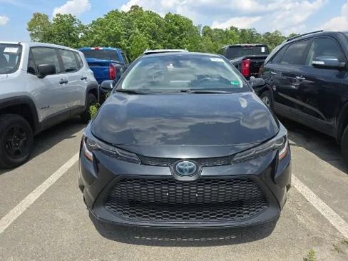 Used 2021 Toyota Corolla LE FWD image 2