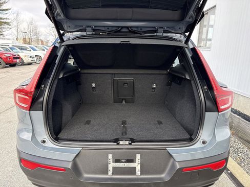 Used 2022 Volvo XC40 T5 R-Design image 13