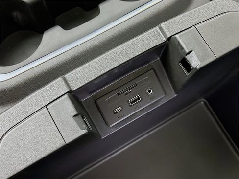 Used 2022 Chevrolet Silverado 1500 High Country image 35