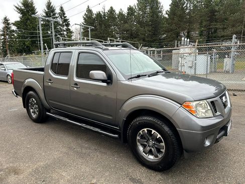 Used 2016 Nissan Frontier PRO-4X image 3
