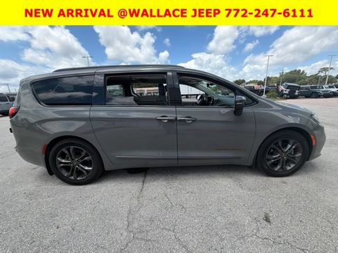 Used 2023 Chrysler Pacifica Touring-L w/ Road Tripper Package FWD image 3