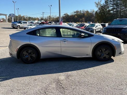 Used 2023 Toyota Prius LE image 3