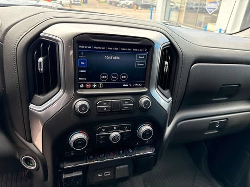 Used 2022 Chevrolet Silverado 1500 LT AWD/4WD image 26
