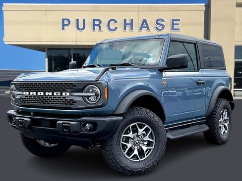 New 2025 Ford Bronco Badlands image 2