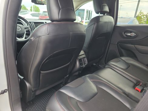 Used 2015 Jeep Cherokee Trailhawk w/ Comfort/Convenience Group AWD/4WD image 14