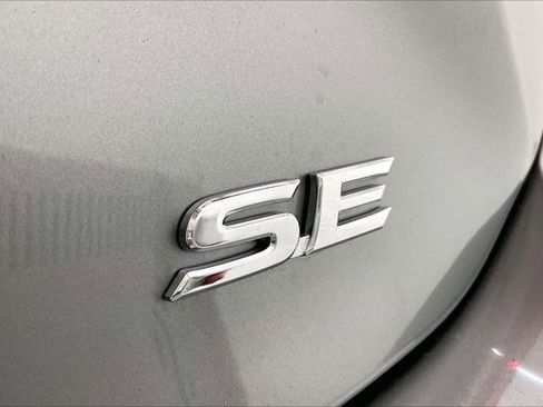 Used 2025 Toyota Camry SE image 7