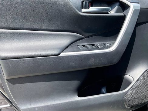 Used 2025 Toyota RAV4 XLE FWD image 22