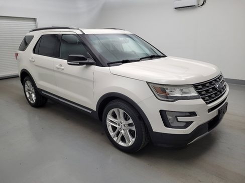 Used 2016 Ford Explorer XLT w/ Equipment Group 202A AWD/4WD image 11