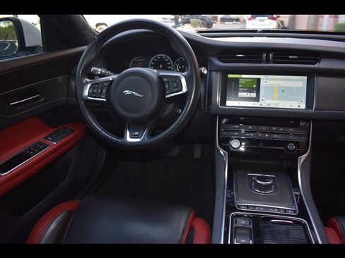 Used 2017 Jaguar XF S image 29
