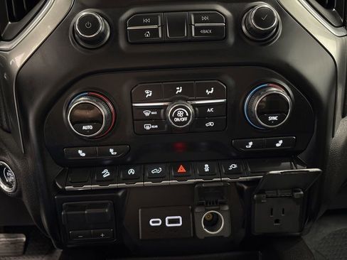 Used 2019 Chevrolet Silverado 1500 LT Trail Boss AWD/4WD image 17