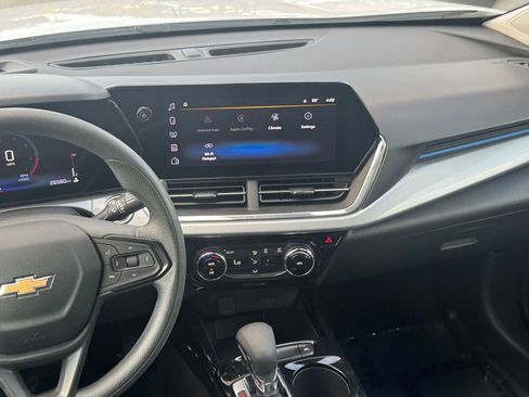 Used 2025 Chevrolet Trax LT image 21