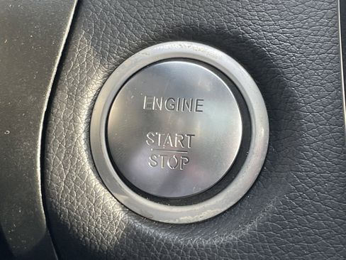 Used 2017 Mercedes-Benz GLC 300 4MATIC image 31