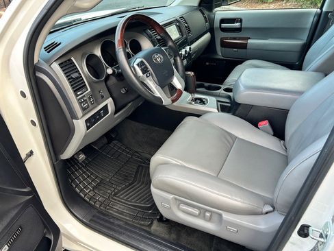Used 2015 Toyota Sequoia Platinum image 28