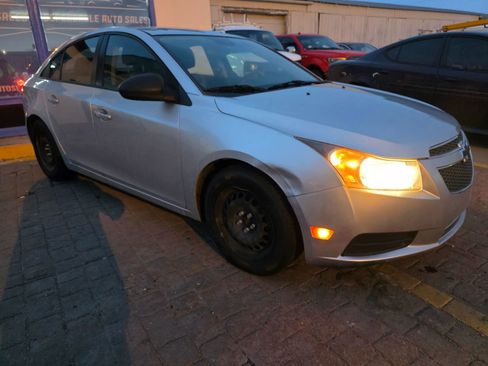 Used 2013 Chevrolet Cruze LS image 3