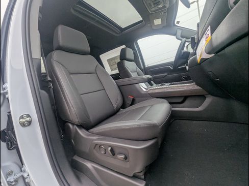 New 2026 GMC Sierra 2500 SLT w/ SLT Premium Package image 16