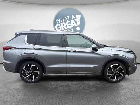Used 2022 Mitsubishi Outlander SEL AWD/4WD image 2
