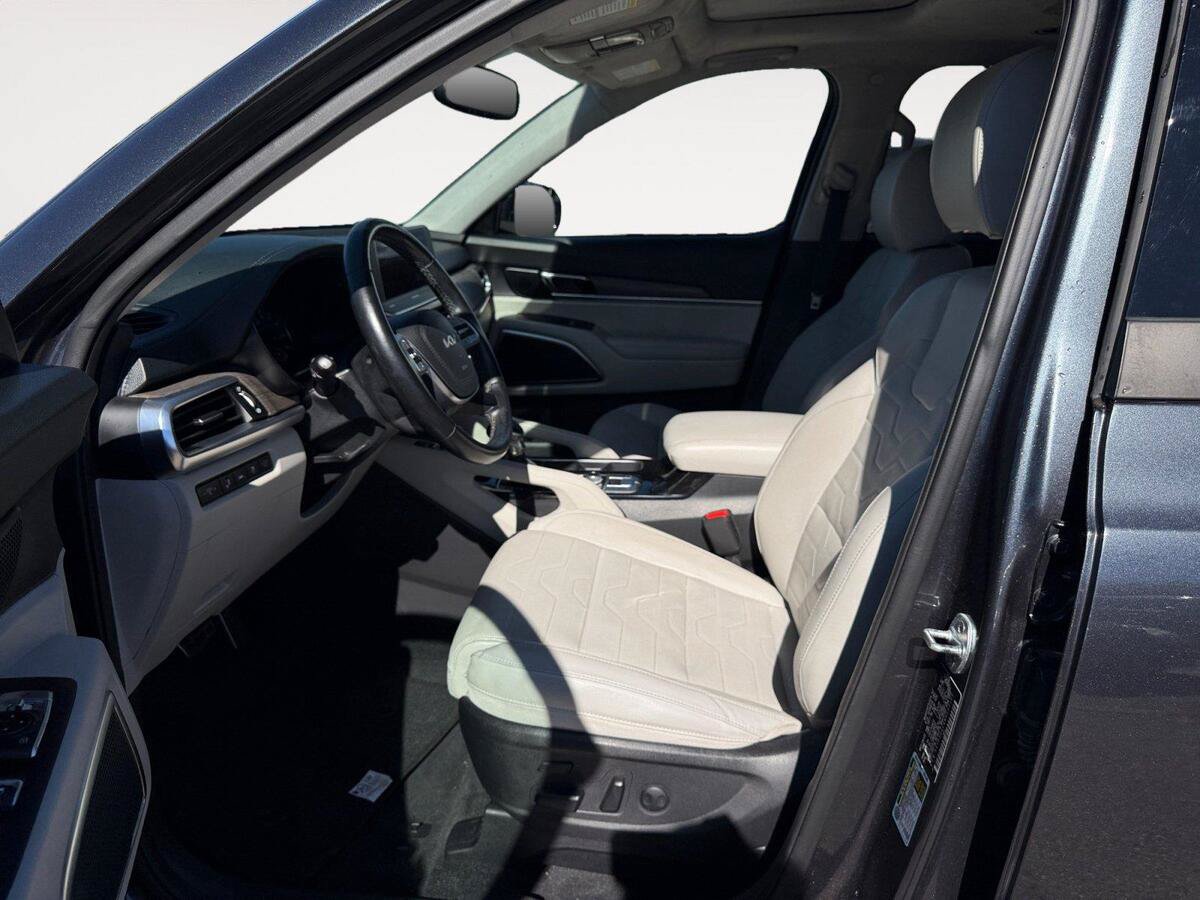 Used 2022 Kia Telluride SX w/ SX Prestige Package AWD/4WD image 9