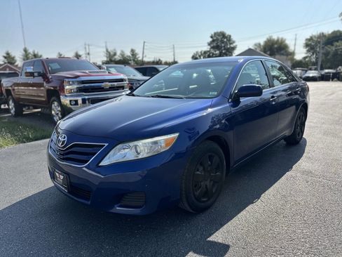 Used 2010 Toyota Camry LE image 3