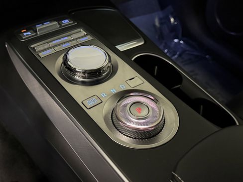 Used 2025 Genesis Electrified GV70 Advanced image 31