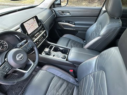 Certified 2022 Nissan Pathfinder Platinum w/ Cargo Package image 23