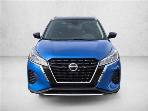 Used 2021 Nissan Kicks SV image 2