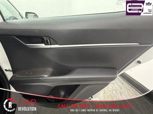 Used 2023 Toyota Camry SE image 29