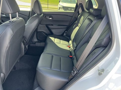 Used 2025 Nissan Rogue SL image 11