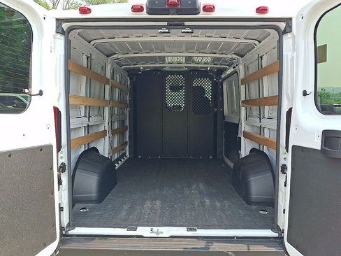 Used 2025 RAM ProMaster 2500 w/ U-Haul Equipment Group FWD image 19