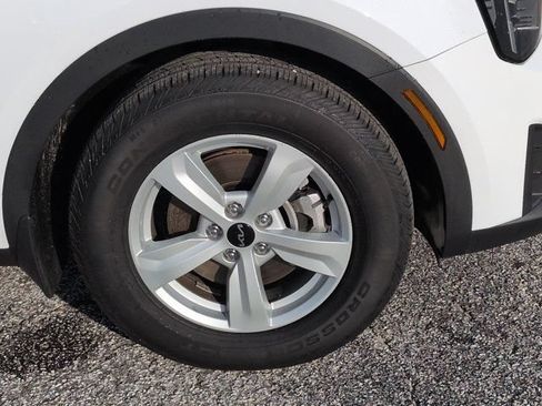 Used 2025 Kia Sorento LX FWD image 10