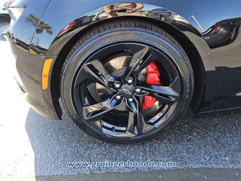 Used 2021 Chevrolet Camaro LT w/ Technology Package RWD image 9
