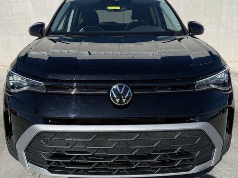 Used 2025 Volkswagen Taos SE image 2