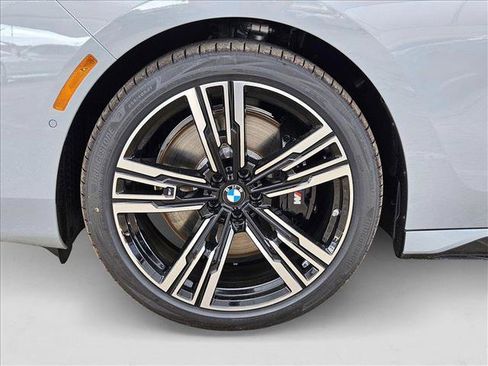 Used 2025 BMW 740i RWD image 9