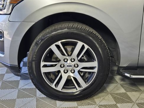 Used 2022 Ford Expedition Limited image 5