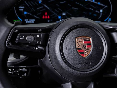 Used 2025 Porsche Cayenne Coupe image 20