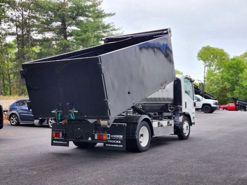 Used 2024 Isuzu NPR RWD image 5