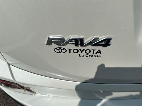 Used 2018 Toyota RAV4 Limited w/ Protection Package AWD/4WD image 10