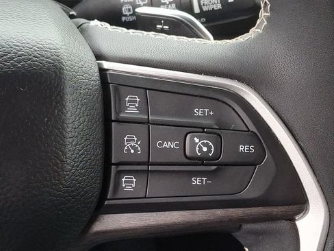 Used 2023 Jeep Grand Cherokee L Limited w/ Black Appearance Package AWD/4WD image 23