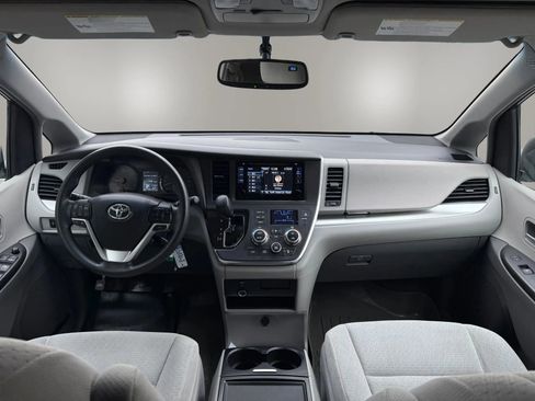 Used 2015 Toyota Sienna LE image 17