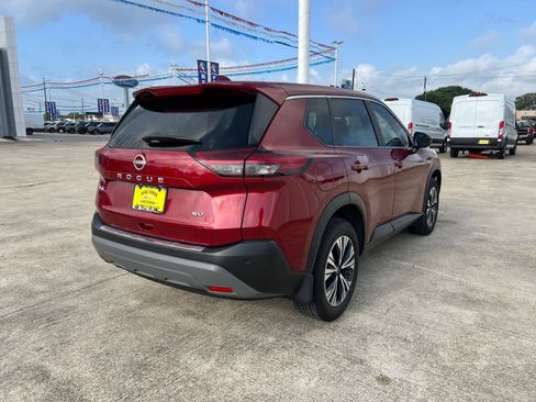 Used 2023 Nissan Rogue SV FWD image 3