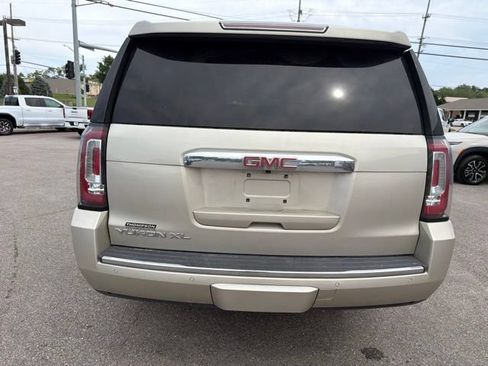 Used 2015 GMC Yukon XL Denali w/ Premium Package AWD/4WD image 19
