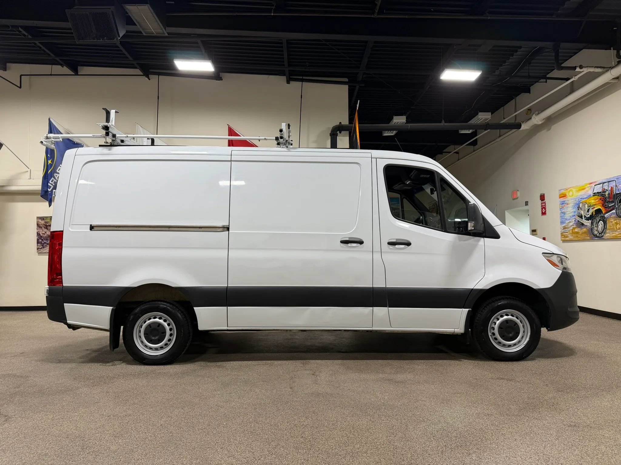 Used 2019 Freightliner Sprinter 144 RWD image 4