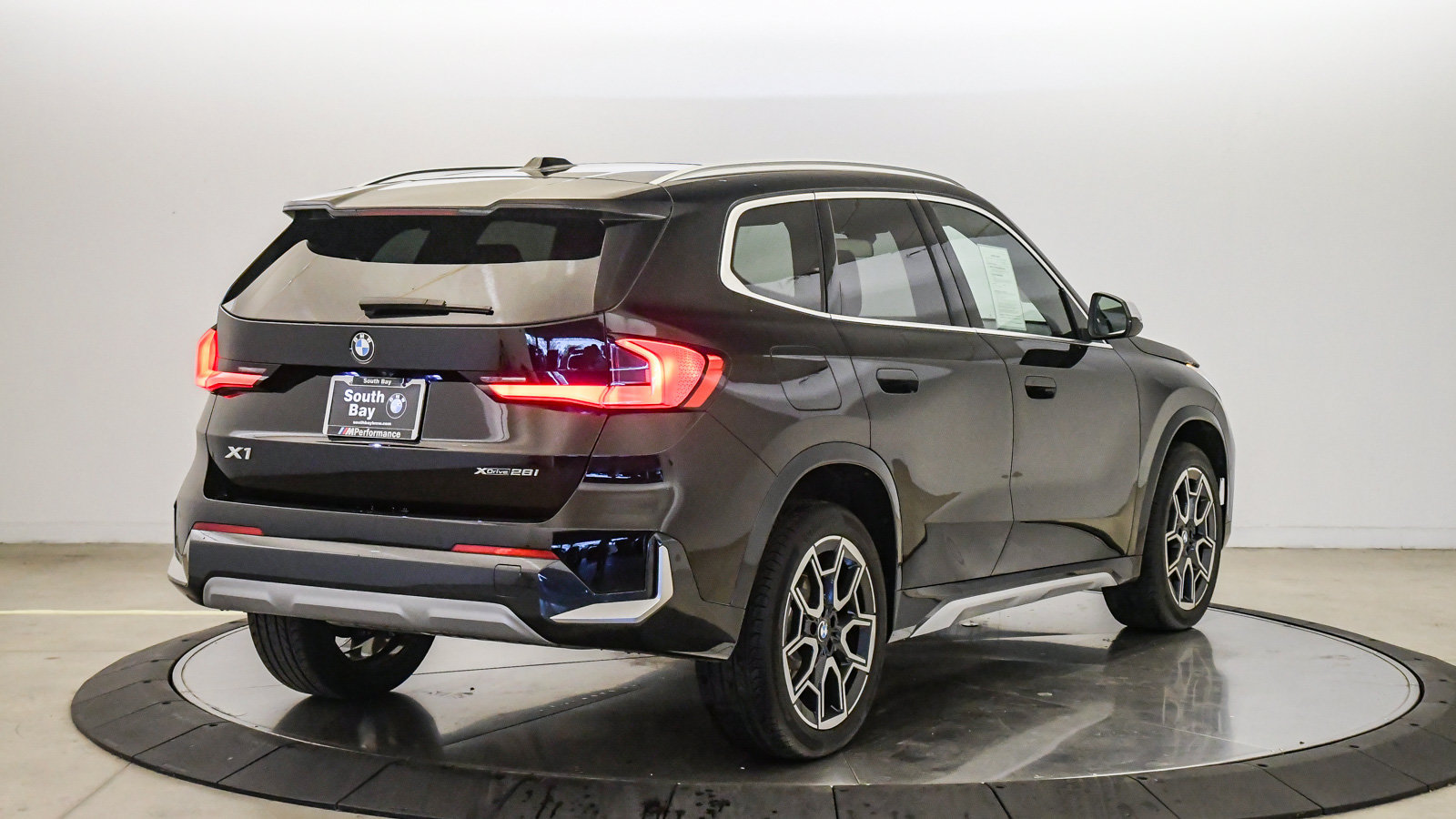 Certified 2023 BMW X1 xDrive28i w/ Convenience Package AWD/4WD image 5