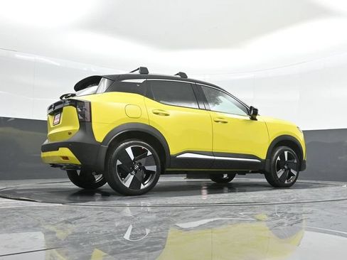 Used 2025 Nissan Kicks SR FWD image 29