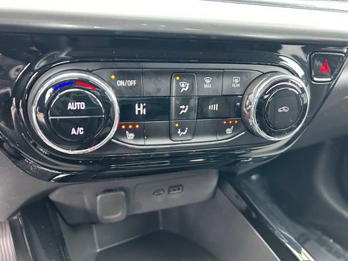 Used 2025 Chevrolet Trax LT w/ Driver Confidence Package FWD image 34