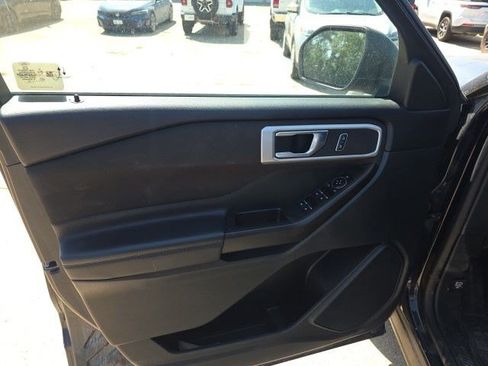 Used 2020 Ford Explorer XLT w/ Comfort Package AWD/4WD image 19