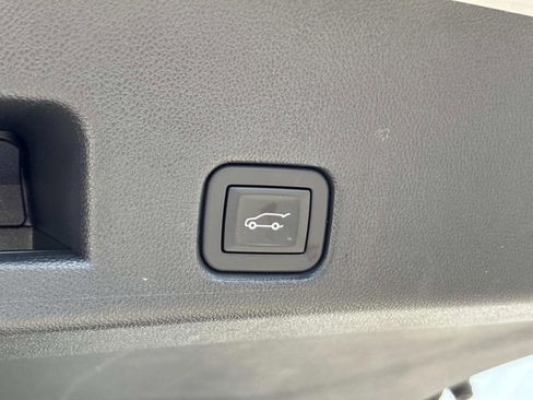 Used 2025 GMC Acadia AT4 AWD/4WD image 10