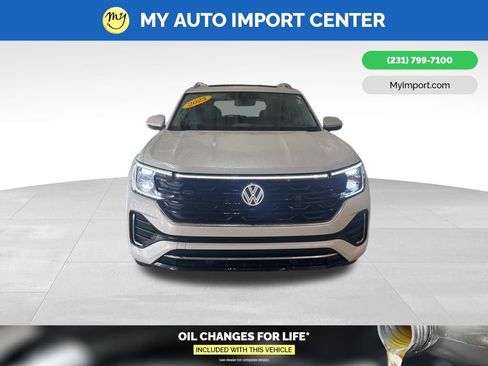 Used 2025 Volkswagen Atlas SEL Premium R-Line image 2