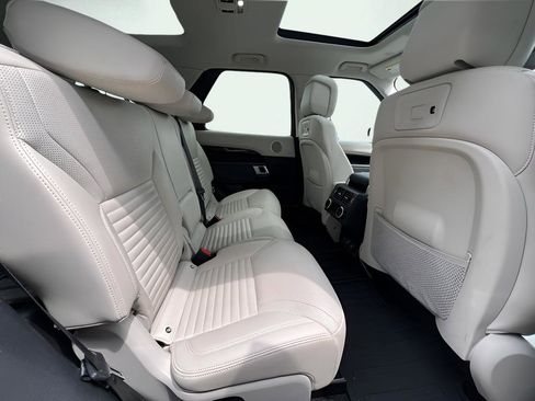 Used 2024 Land Rover Discovery S AWD/4WD image 18