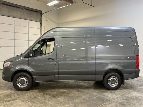 Used 2019 Mercedes-Benz Sprinter 144 image 4