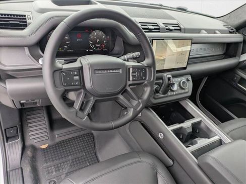 New 2025 Land Rover Defender 90 V8 image 3
